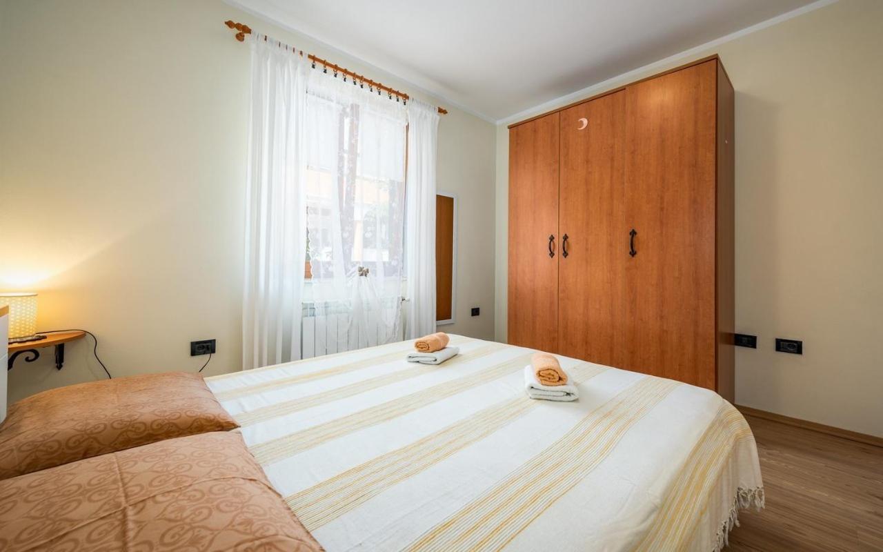 Iva House With Apartment Umag Exterior foto